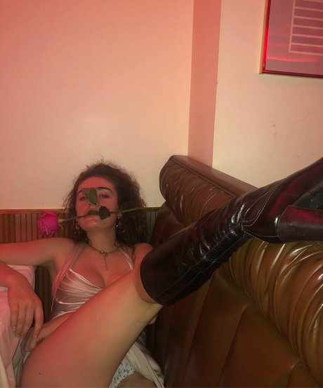 Rachel Sennott star du porno hd des photos