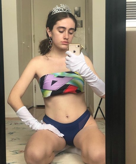 Rachel Sennott actrice hd galeries