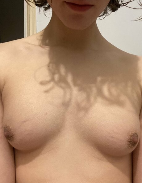 vivivioletmenace modèle chaud img