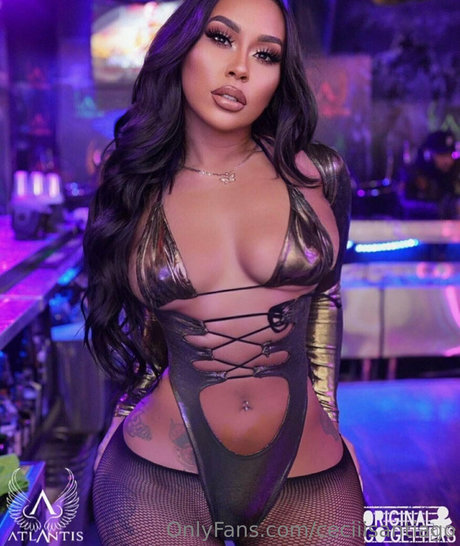 ceciiisantiago star du porno chaud photos