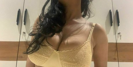 Desiaurora jolie star du porno archive