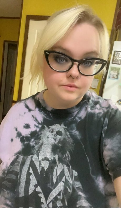 tinymortician89 modèle sympa photo