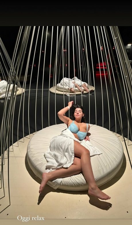 ébène maigre onlyfans chaud sympa images