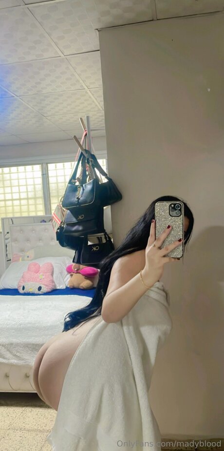 Madyblood actrice de nus collection