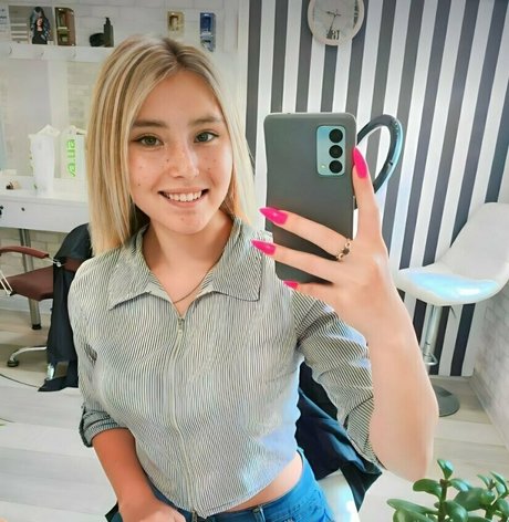 ioanna si modèle adulte des photos