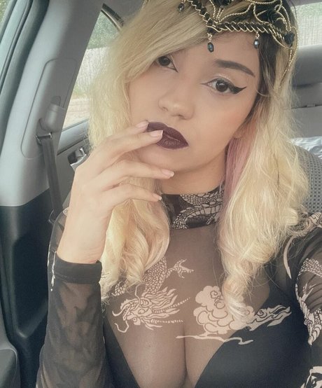 Trickywi actrice nue galeries