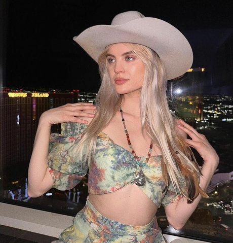 Zandi Holup jolie actrice photo