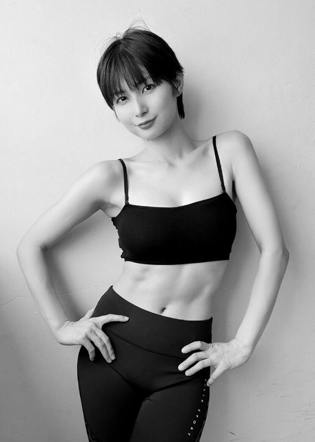 Oshima Rino modèle sympa collection