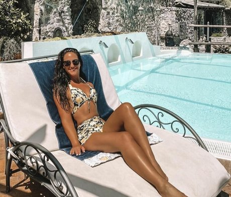 Emily Compagno étoile sexy img