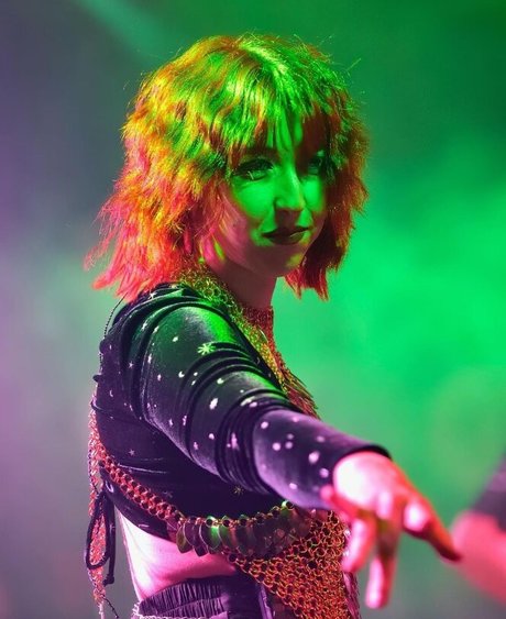 Melody Cristea star du porno en haute qualité archive