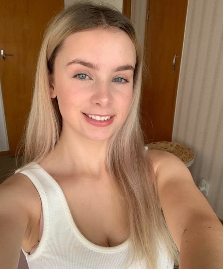 Aluca Jones modèle sexy des photos