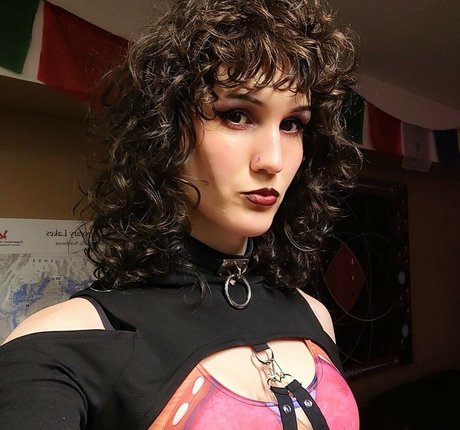 Kodama Grey art modèle galeries