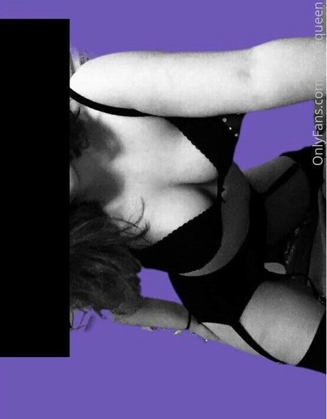 Bailey Grey modèle exclusif des photos