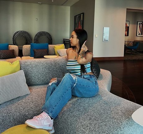 bikini ado onlyfans chaud belle image