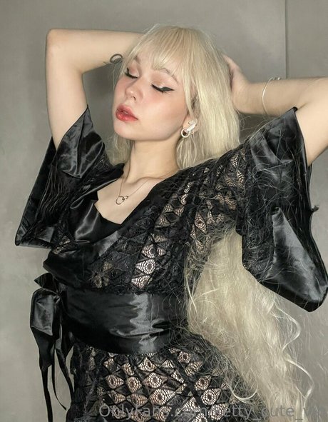 ketty cute modèle adulte des photos