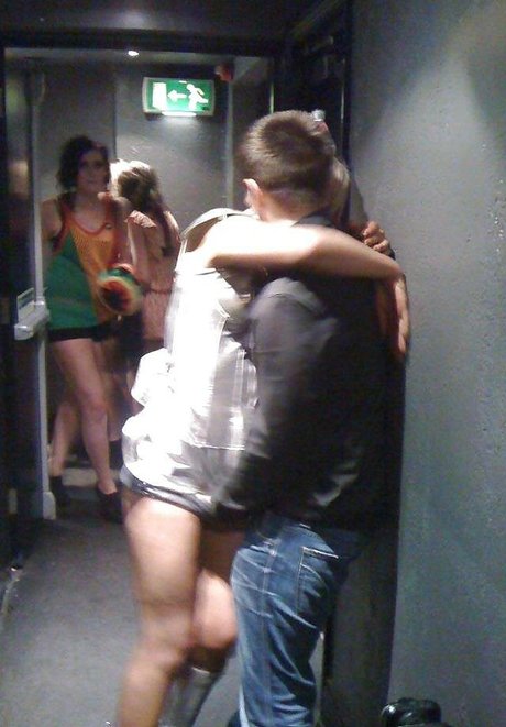 jeunes nus onlyfans exclusivité pornographique images