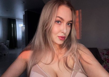 irinaaarun star du porno érotique img