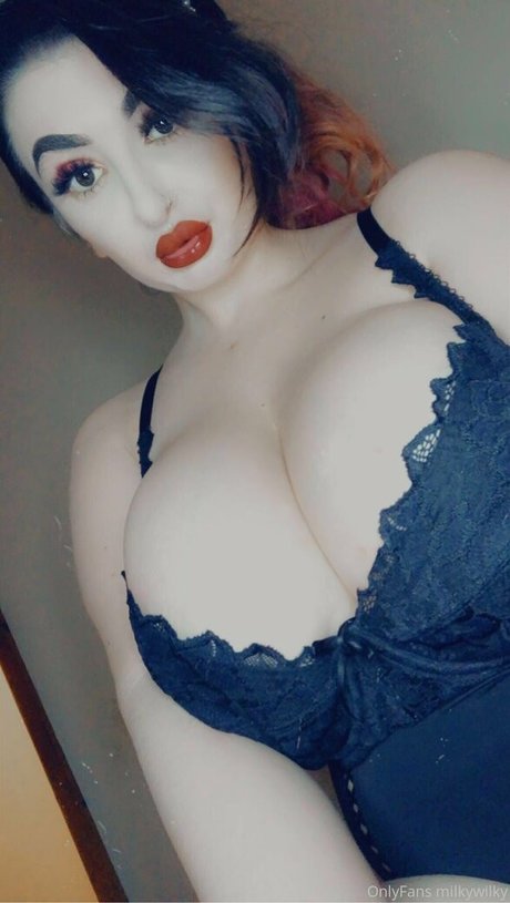 bustyaltgirl modèle érotique collection