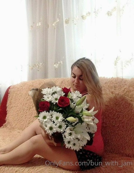 bun with jam jolie star du porno des photos