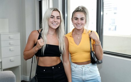 Cavinder Twins star érotique photo