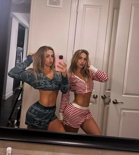 Cavinder Twins modèle nu img