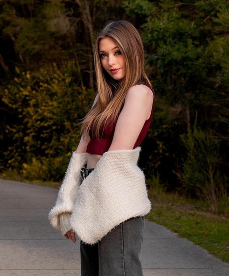 Alli Flanagan modèle galeries