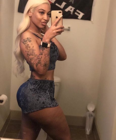 Shethickyyy modèle sexy archive