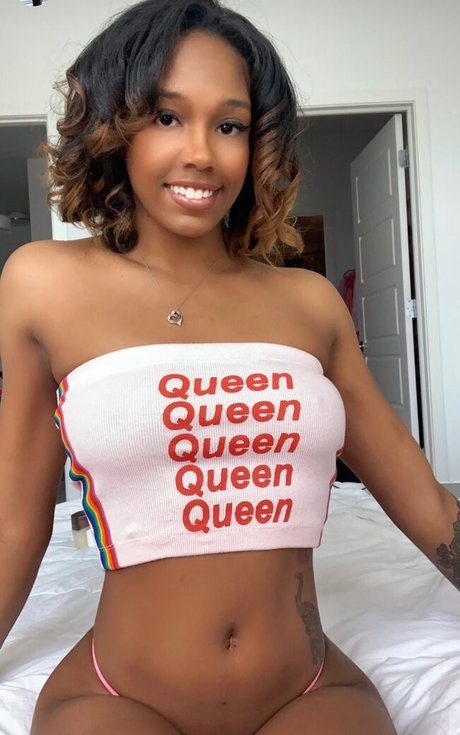 Lacey London star du porno gratuite img