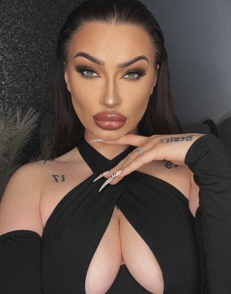 LaReinaMalvadaa star du porno belle galerie