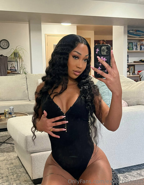 exoticblasiann modèle érotique galeries