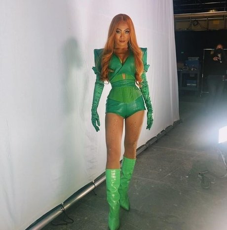 Nicole Kang star du porno chaud collection