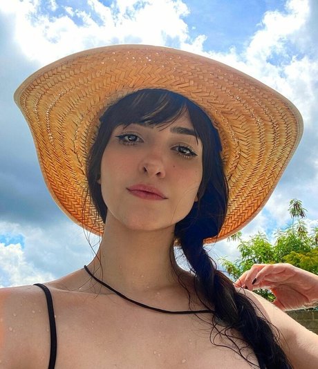 Samanta Bravin modèle sexy images