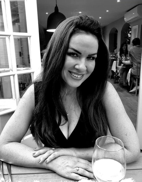 Georgina Burnett actrice porno des photos