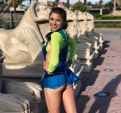 hooping meow actrice chaude image