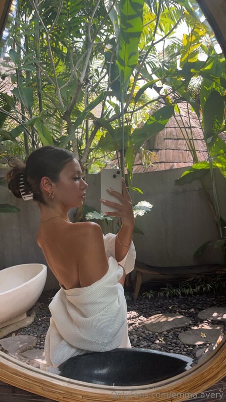 Emma Avery haut étoile img