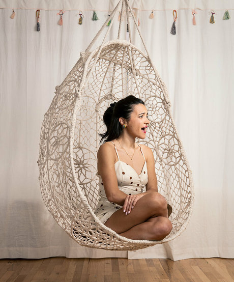 Alyssa Limperis modèle chaud image