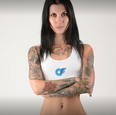 SkinnyBitch star du porno nue des photos