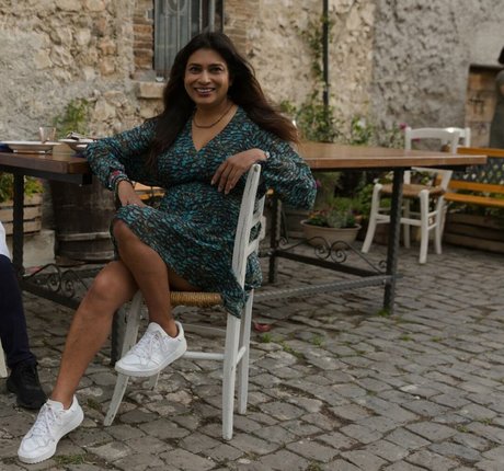 Nisha Katona joli modèle photos