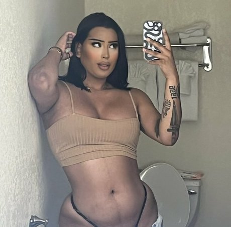 Alexistheedoll star du porno adulte image