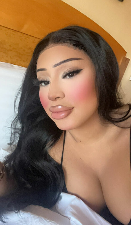 Alexistheedoll star du porno chaud img