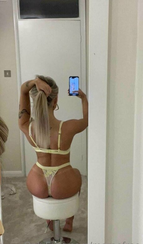 annamorae136 modèle pornographique collection