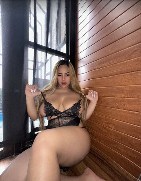 jade12 star du porno sympa galerie