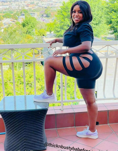 thicknbustybabefree star du porno érotique photo