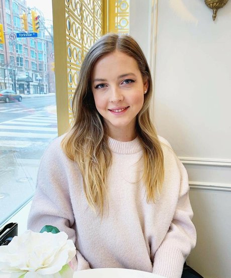 Maya V Henry modèle xxx galerie