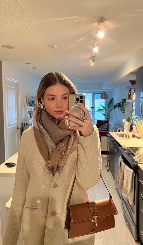 Maya V Henry star du porno nue galerie