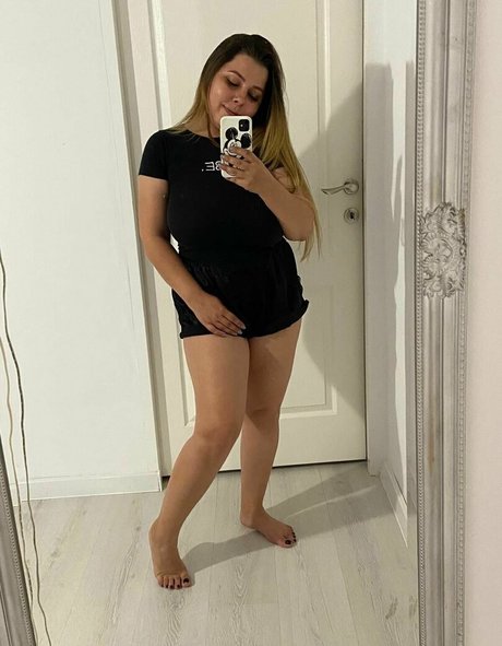 ariamoreu nus de stars du porno photo