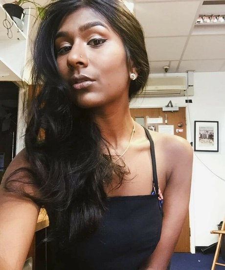 Ash Sarkar étoile chaude des photos