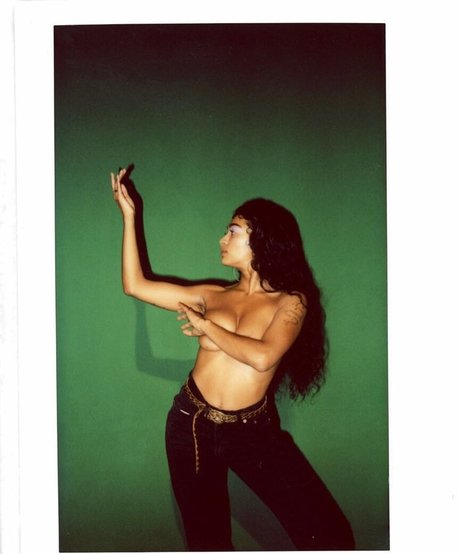 Lee Mariah Armoogam modèle érotique galerie