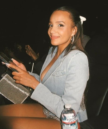 Ashley Nicole Williams actrice exclusive img