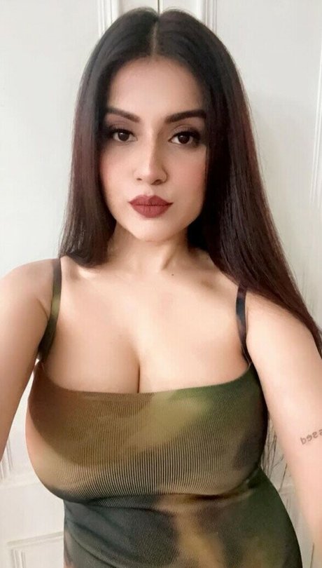 Nidhi Chaudhary star du porno chaud archive